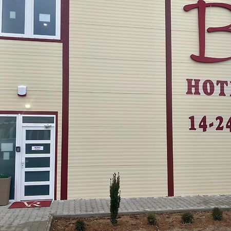 Vecsesi Rendezvenykoezpont Es Panzio Bed & Breakfast Екстериор снимка