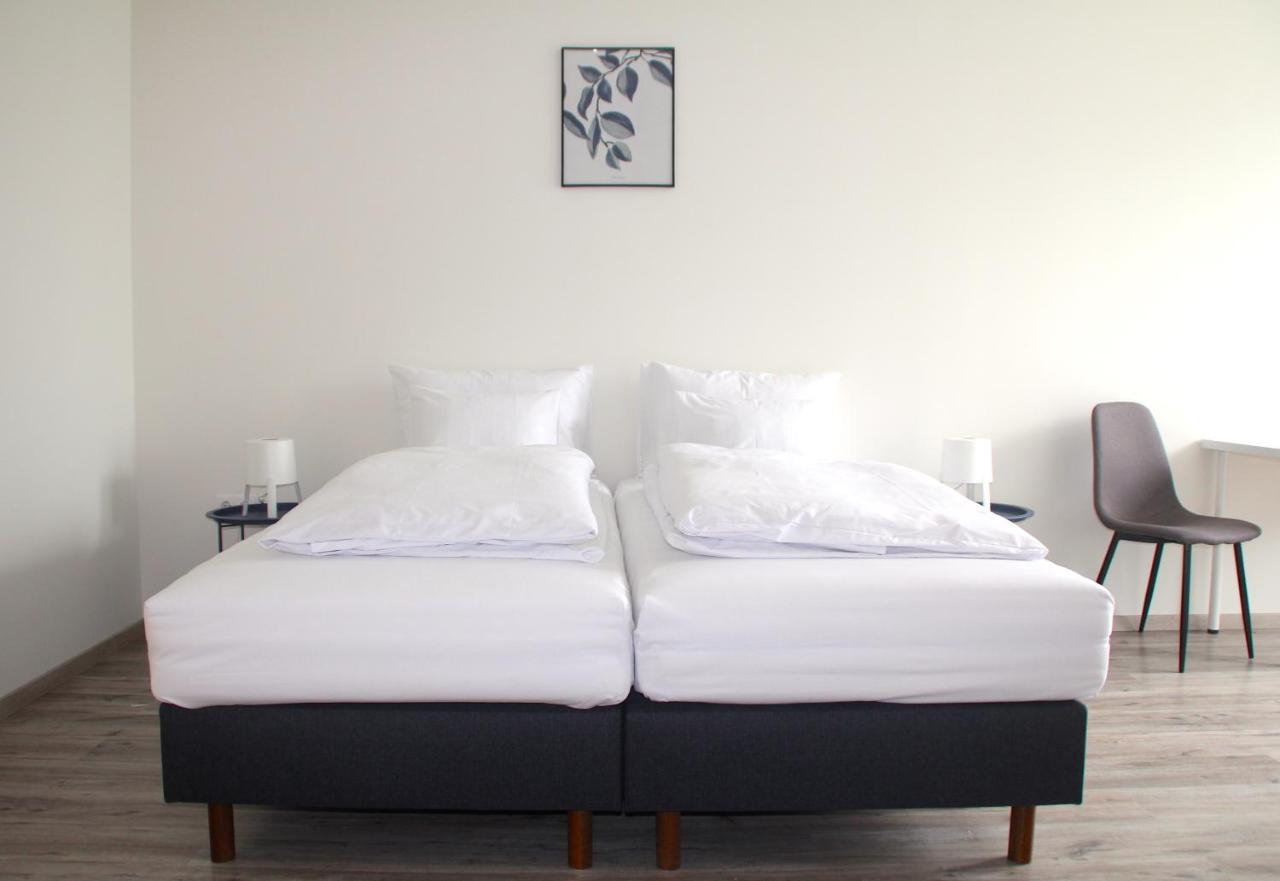 Vecsesi Rendezvenykoezpont Es Panzio Bed & Breakfast Екстериор снимка