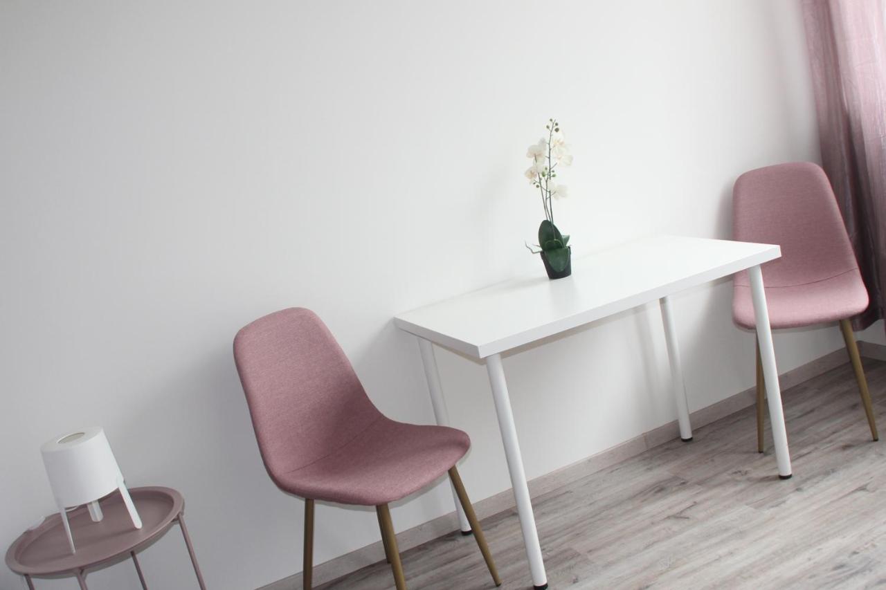 Vecsesi Rendezvenykoezpont Es Panzio Bed & Breakfast Екстериор снимка