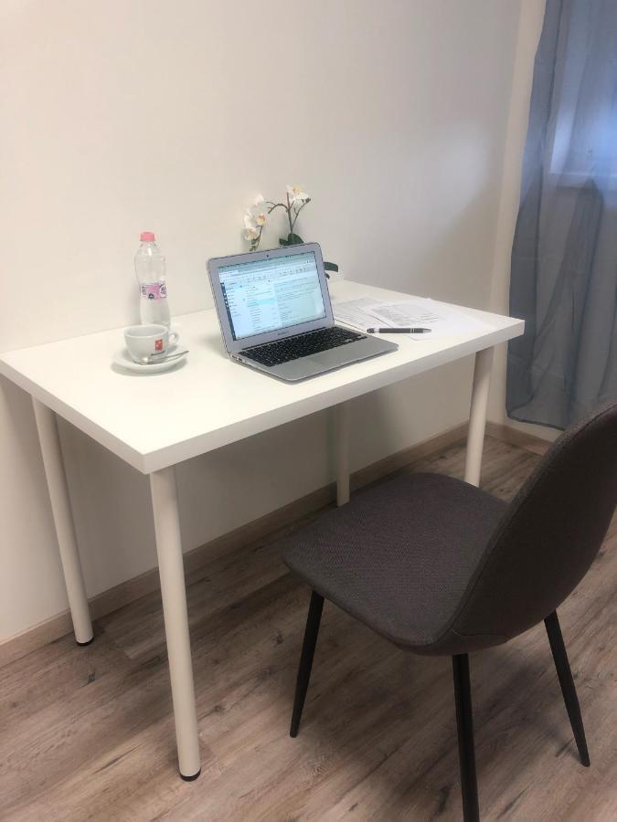 Vecsesi Rendezvenykoezpont Es Panzio Bed & Breakfast Екстериор снимка