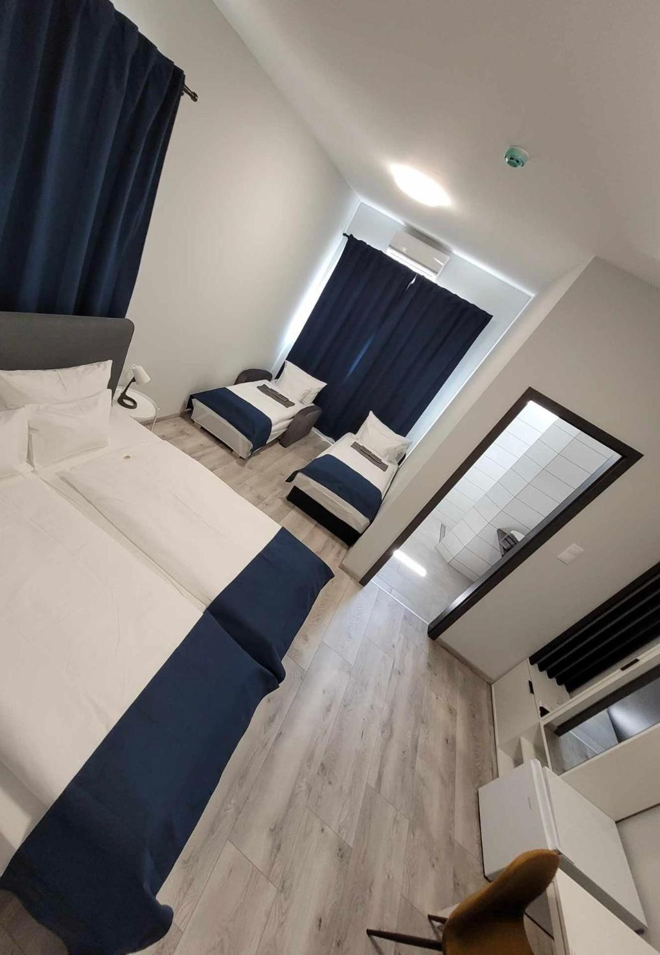 Vecsesi Rendezvenykoezpont Es Panzio Bed & Breakfast Екстериор снимка