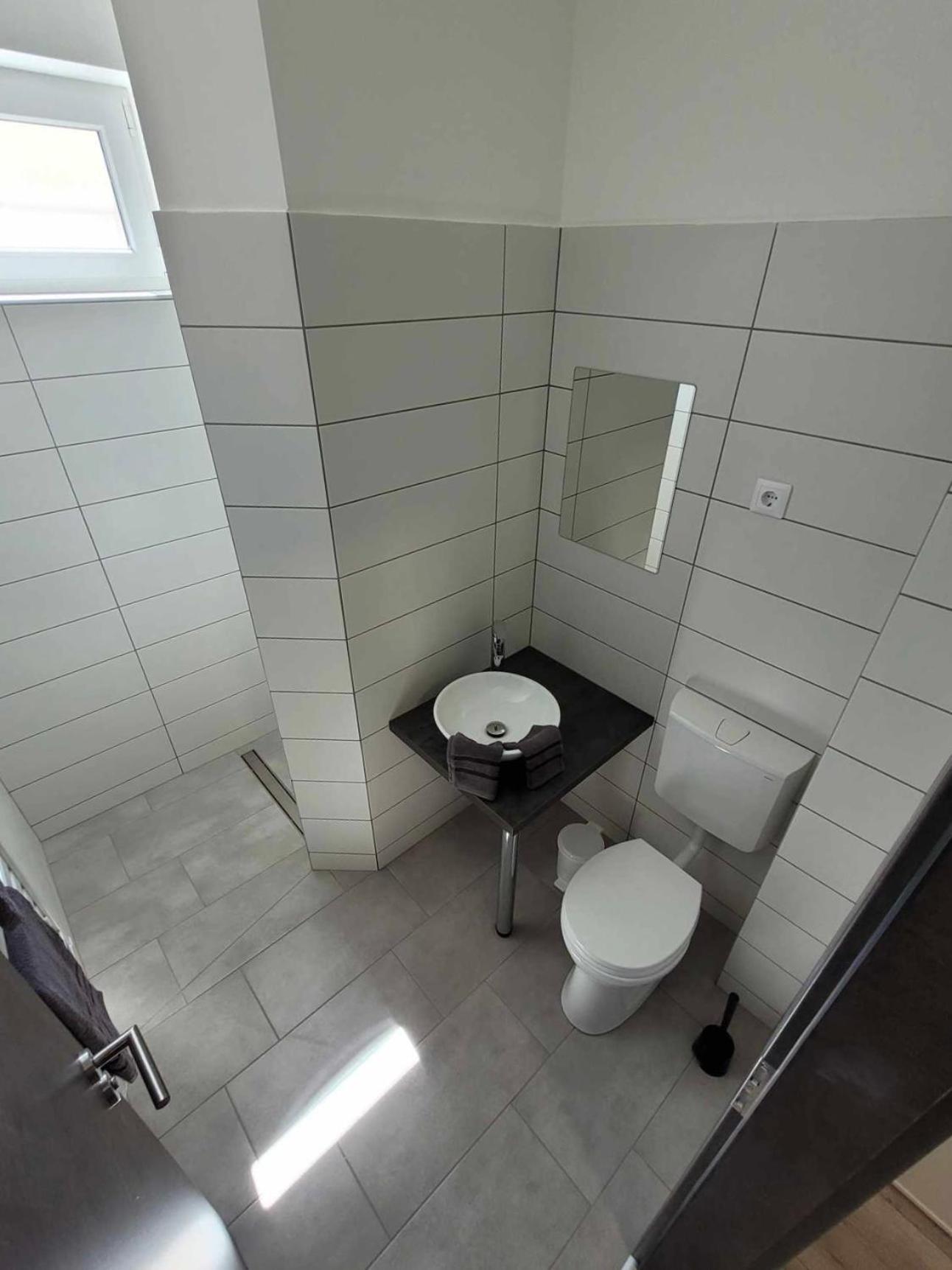 Vecsesi Rendezvenykoezpont Es Panzio Bed & Breakfast Екстериор снимка