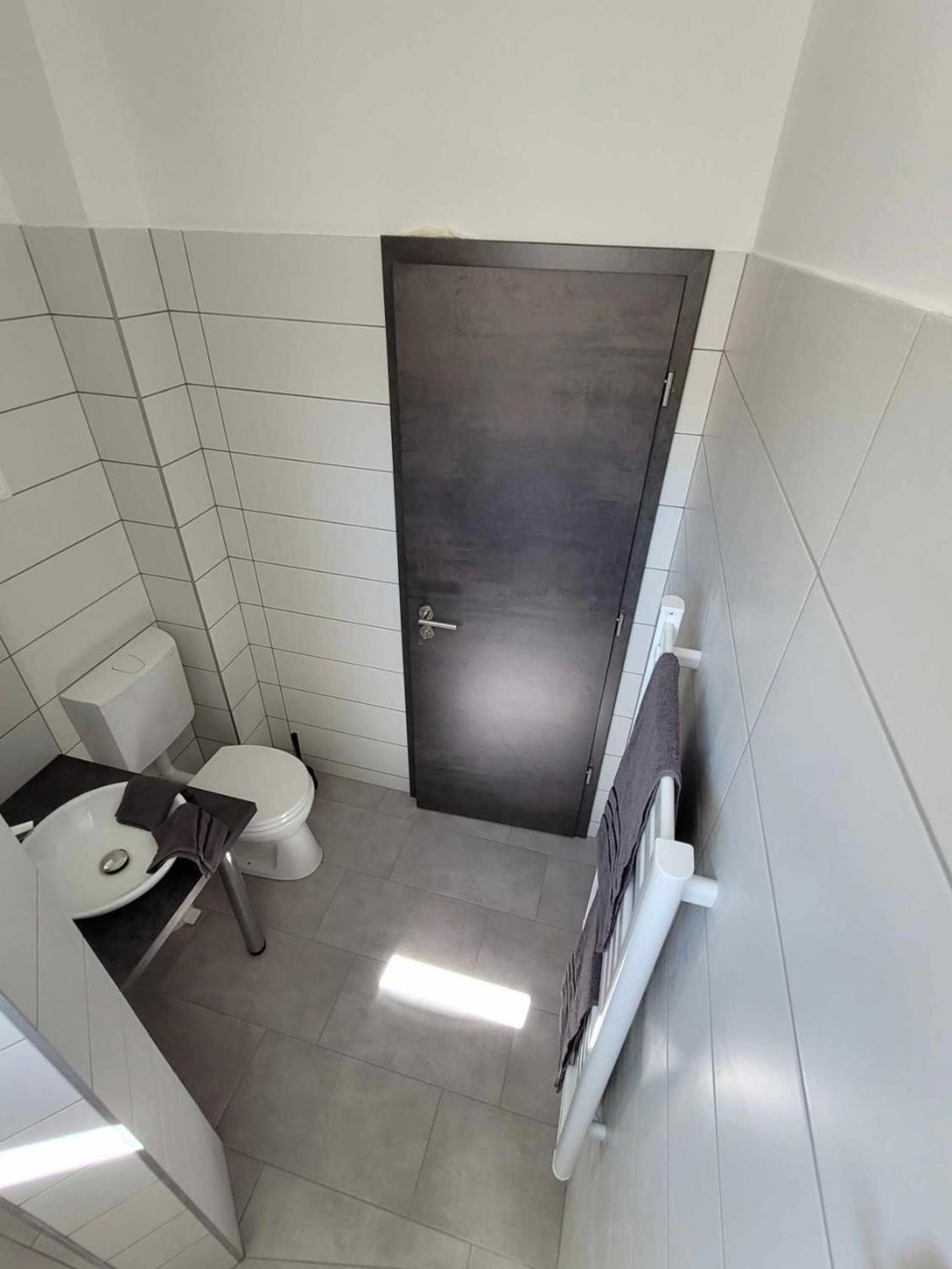 Vecsesi Rendezvenykoezpont Es Panzio Bed & Breakfast Екстериор снимка