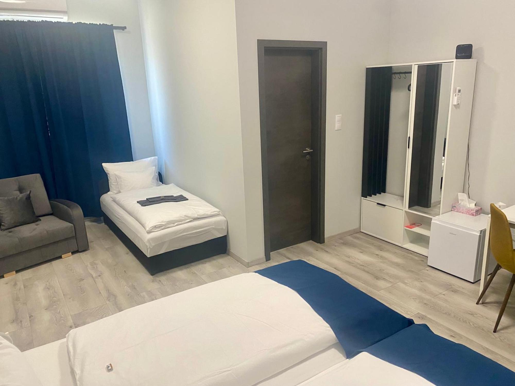 Vecsesi Rendezvenykoezpont Es Panzio Bed & Breakfast Екстериор снимка